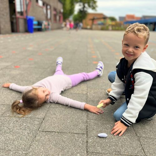 Krijten op de speelplaats