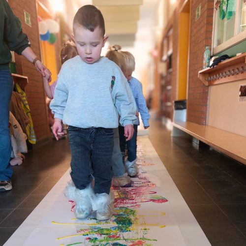 Kunst met kleine voetjes