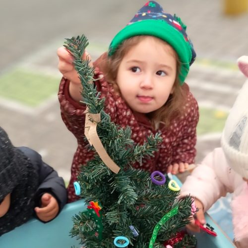 Kerstplezier op de speelplaats